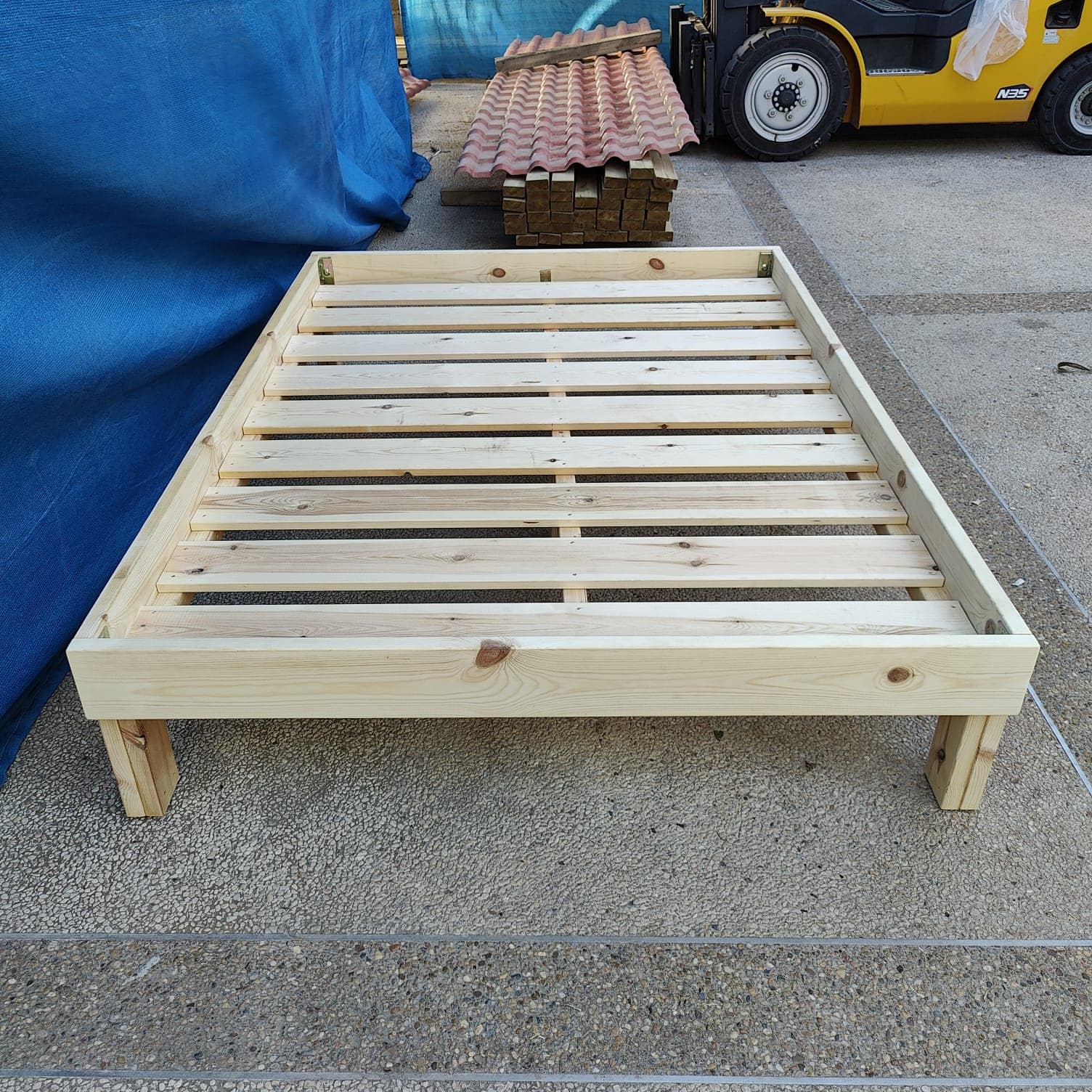 בסיס מיטה מעץ עם מסגרת