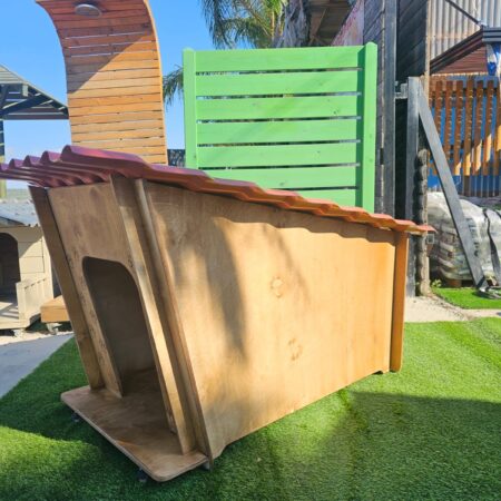 מלונה ענקית להרכבה עצמית - דגם לוסי