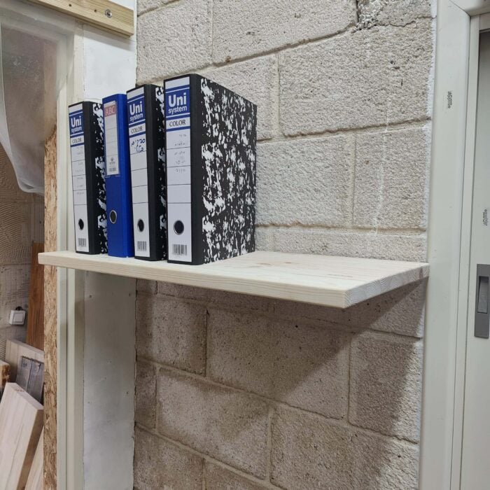 ⁦מדף צף מעץ אורן - עומק 25 ס"מ עובי 28 מ"מ⁩ – תמונה ⁦3⁩
